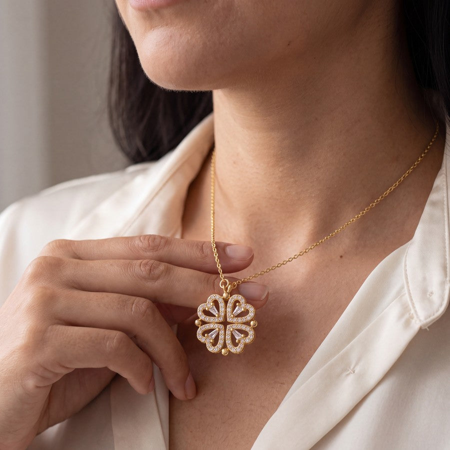 Collar Trébol de Corazones puesto en mujer